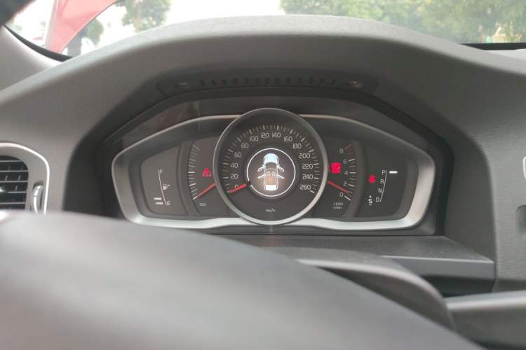 Used Volvo S60 2014 T5 Zhiyi Edition Instrument Cluster