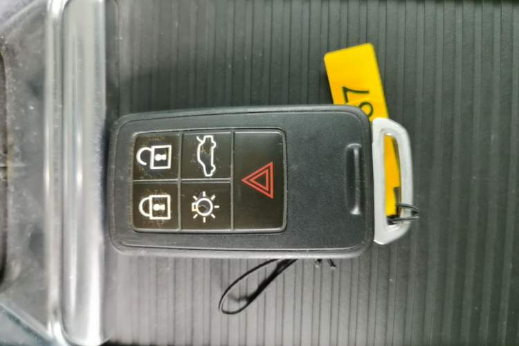 Used Volvo S60 2014 S60L 2.0T Zhiyuan Edition Interior 1