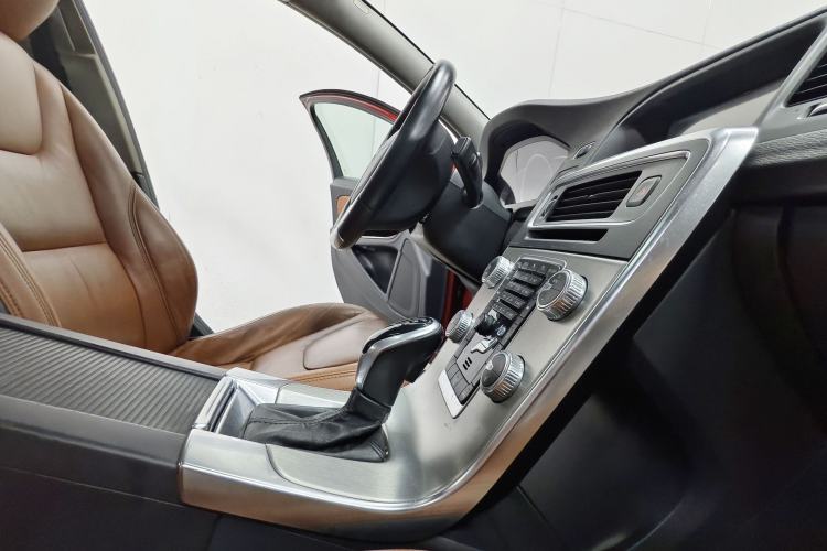 Used Volvo S60 2014 S60L 2.0T Zhiyuan Edition Interior 7