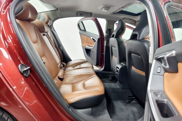 Used Volvo S60 2014 S60L 2.0T Zhiyuan Edition Interior 8