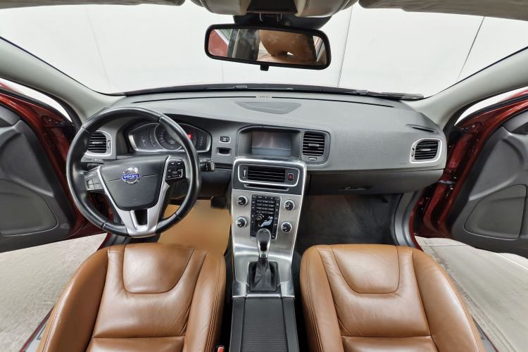 Used Volvo S60 2014 S60L 2.0T Zhiyuan Edition Interior 9