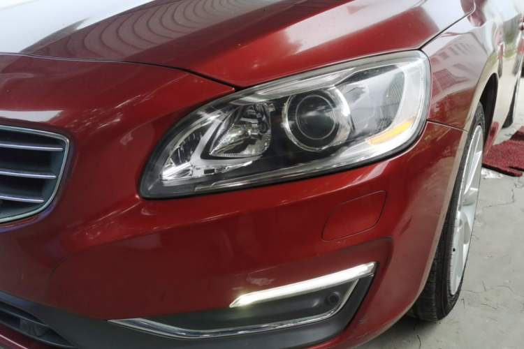 Used Volvo S60 2014 S60L 2.0T Zhiyuan Edition Left Front Headlight