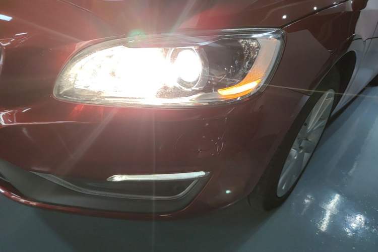 Used Volvo S60 2014 S60L 2.0T Zhiyuan Edition Left Front Headlight