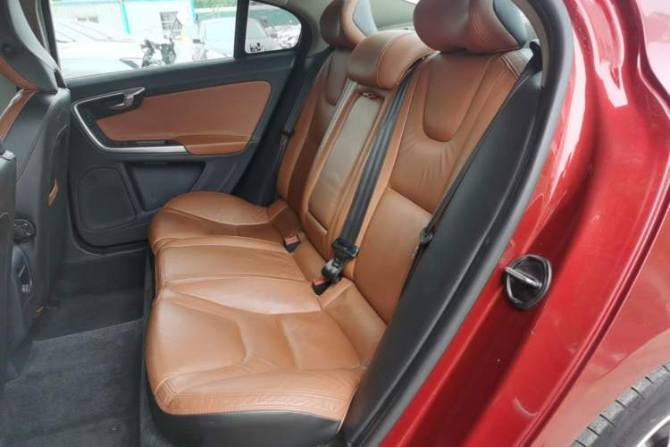 Used Volvo S60 2014 S60L 2.0T Zhiyuan Edition Left Rear Seat