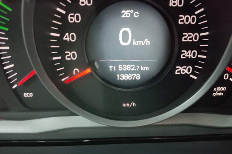 Used Volvo S60 2014 T5 Zhiyi Edition Odometer Close Up