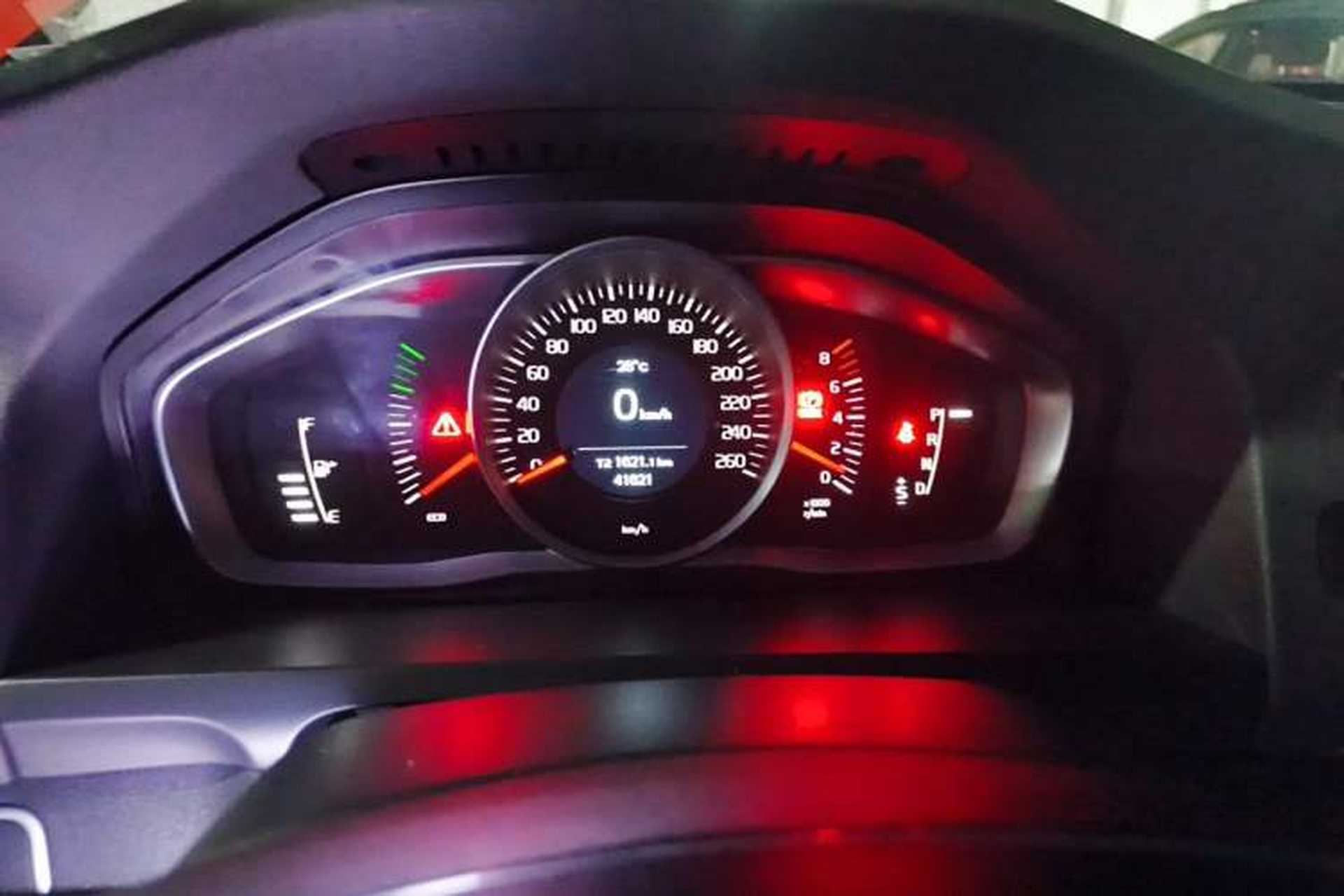 Used Volvo S60 2014 S60L 2.0T Zhiyuan Edition Odometer Close Up