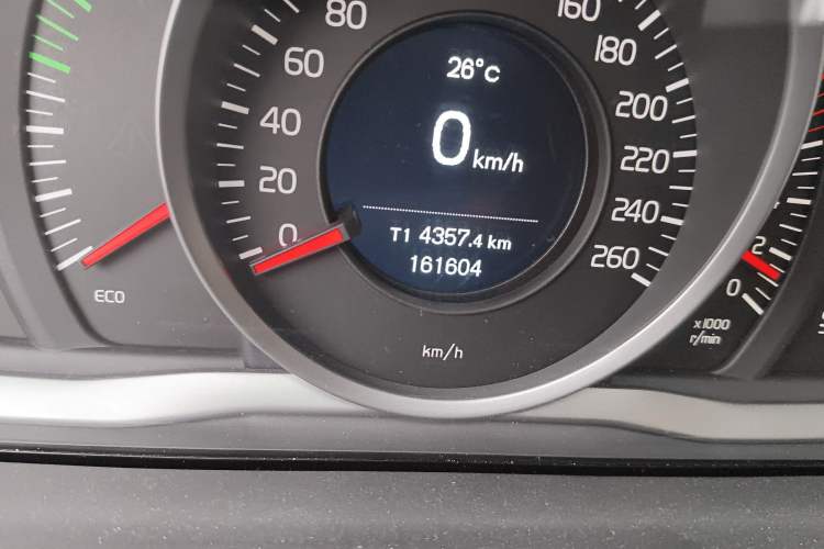 Used Volvo S60 2014 S60L 2.0T Zhiyuan Edition Odometer Close Up