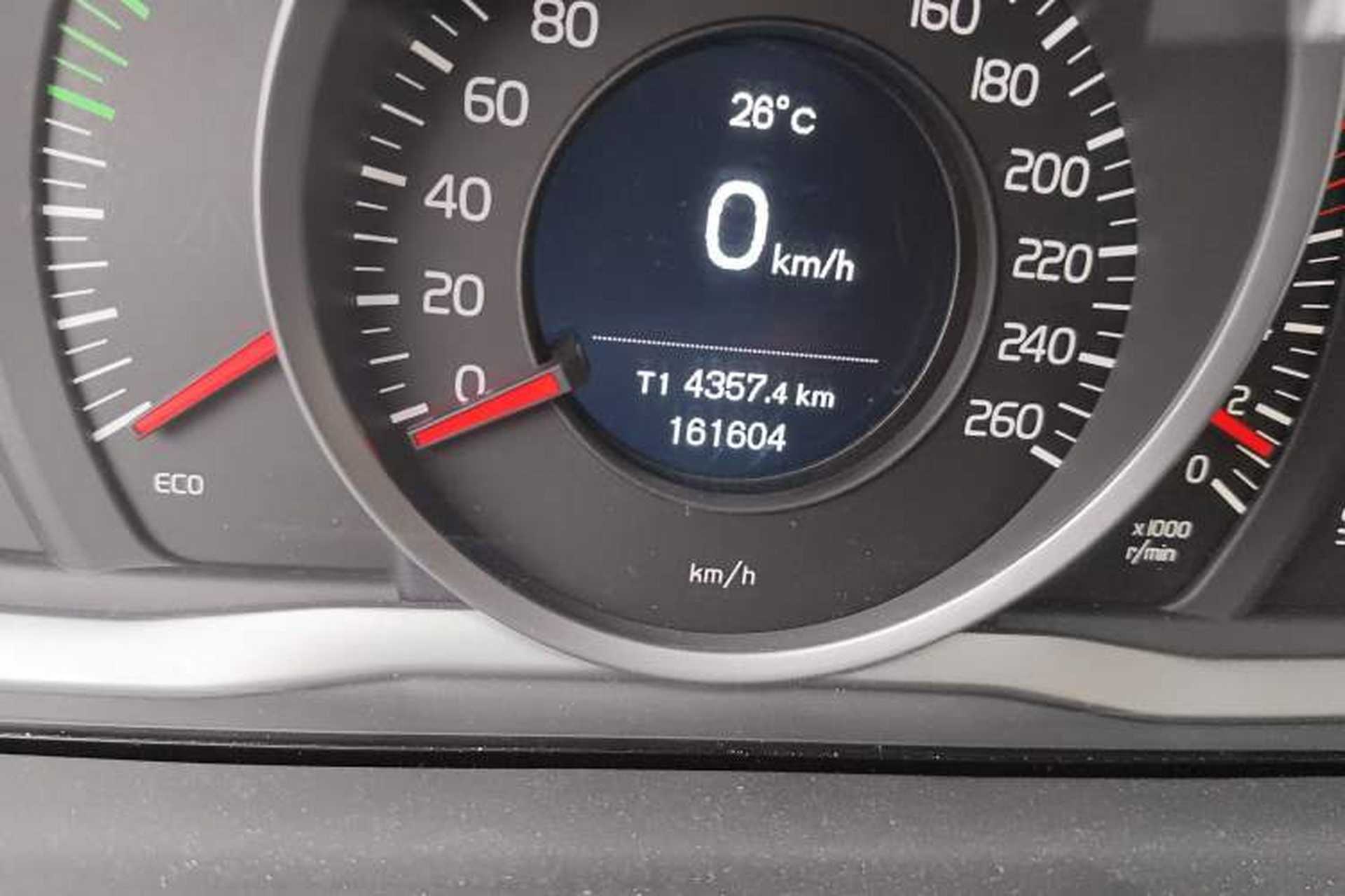 Used Volvo S60 2014 S60L 2.0T Zhiyuan Edition Odometer Close Up