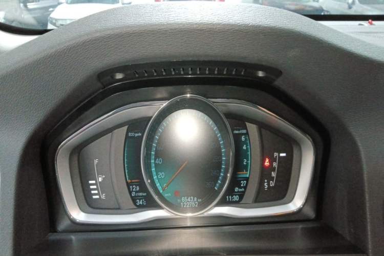 Used Volvo S60 2014 S60L T5 Intelligent Drive Edition Odometer Close Up