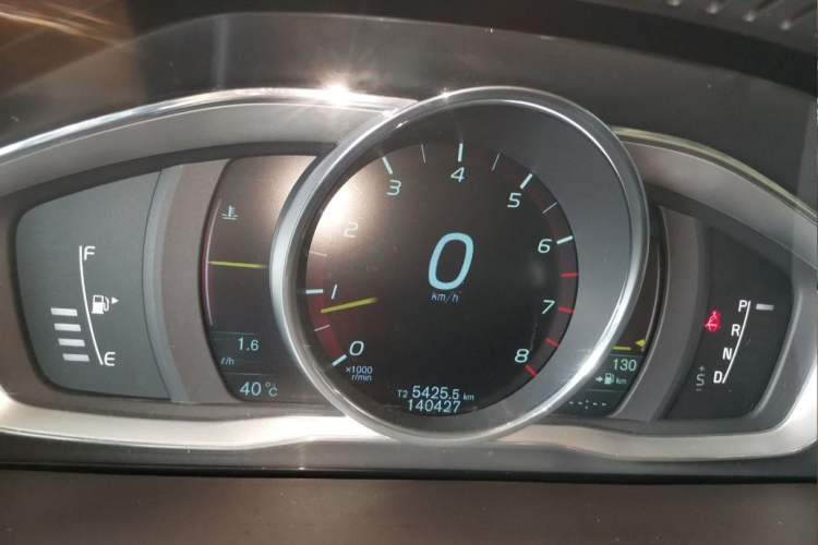 Used Volvo S60 2014 S60L T5 Intelligent Drive Edition Odometer Close Up