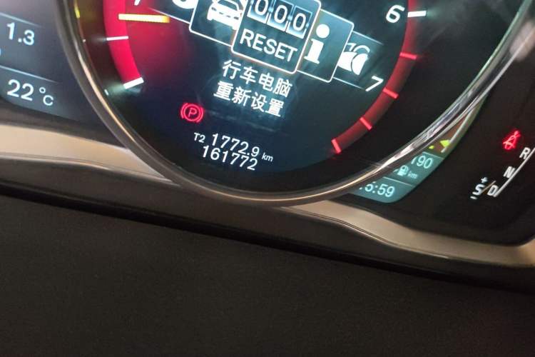 Used Volvo S60 2014 S60L T5 Intelligent Drive Edition Odometer Close Up