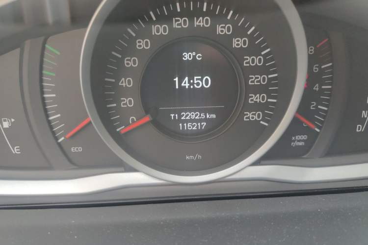Used Volvo S60 2014 T5 Zhiyi Edition Odometer Close Up