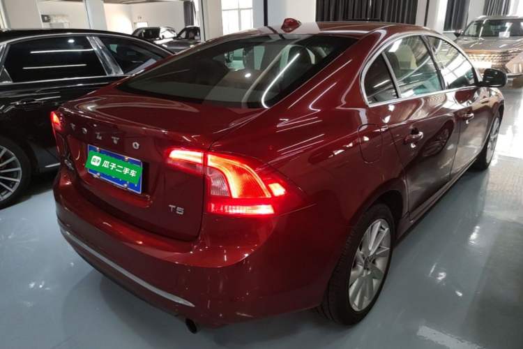 Used Volvo S60 2014 S60L 2.0T Zhiyuan Edition Rear Right 45 Deg