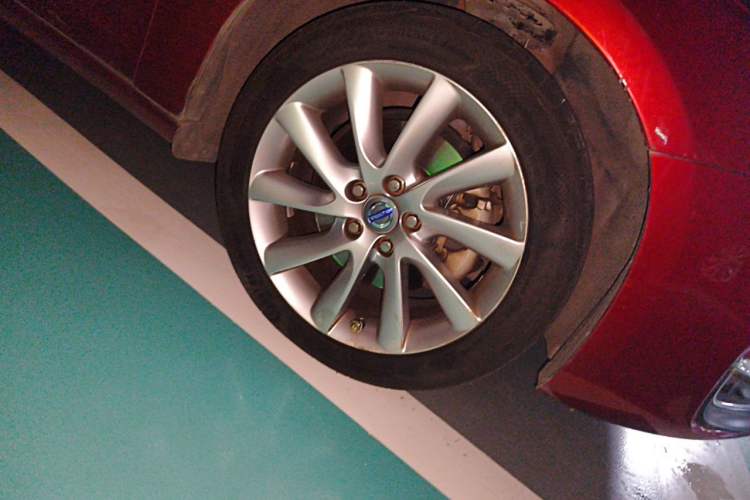 Used Volvo S60 2014 S60L 2.0T Zhiyuan Edition Right Front Wheel Hub