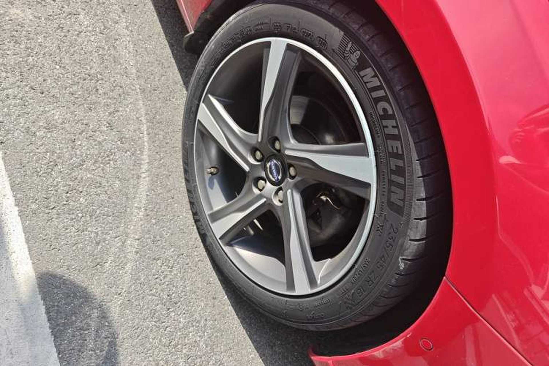 Used Volvo S60 2014 Facelift T5 Personalized Sport Edition Right Front Wheel Hub