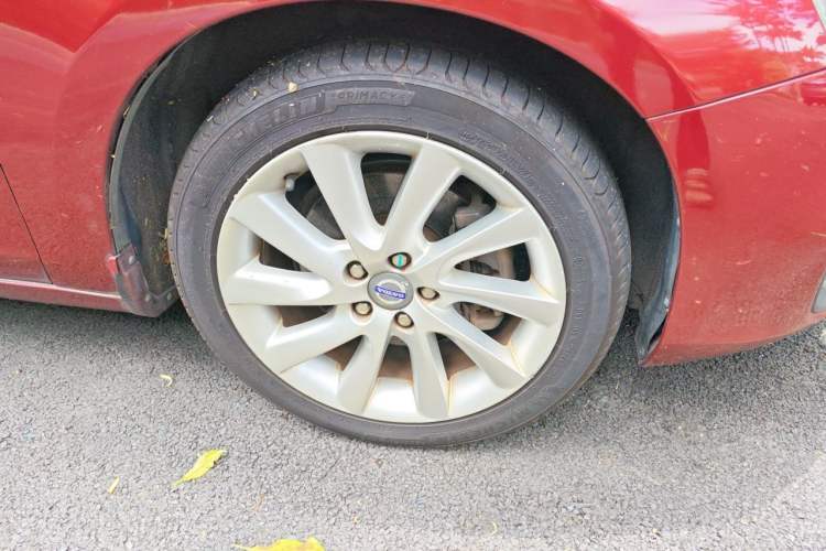 Used Volvo S60 2014 S60L 2.0T Zhiyuan Edition Right Front Wheel Hub