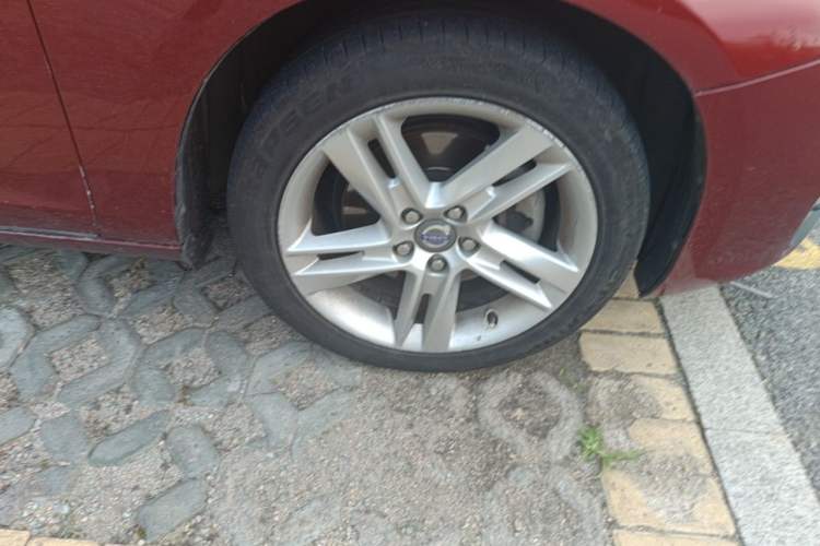 Used Volvo S60 2014 S60L T5 Intelligent Drive Edition Right Front Wheel Hub