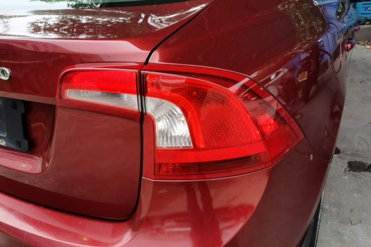 Used Volvo S60 2014 S60L 2.0T Zhiyuan Edition Right Rear Taillight