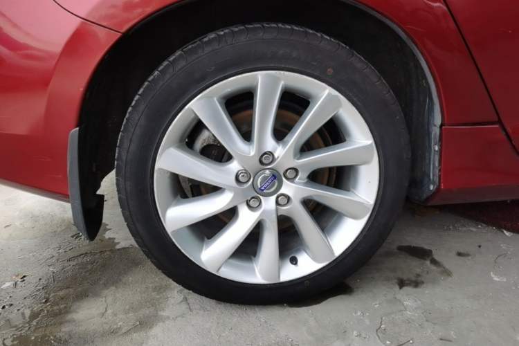 Used Volvo S60 2014 S60L 2.0T Zhiyuan Edition Right Rear Wheel Hub