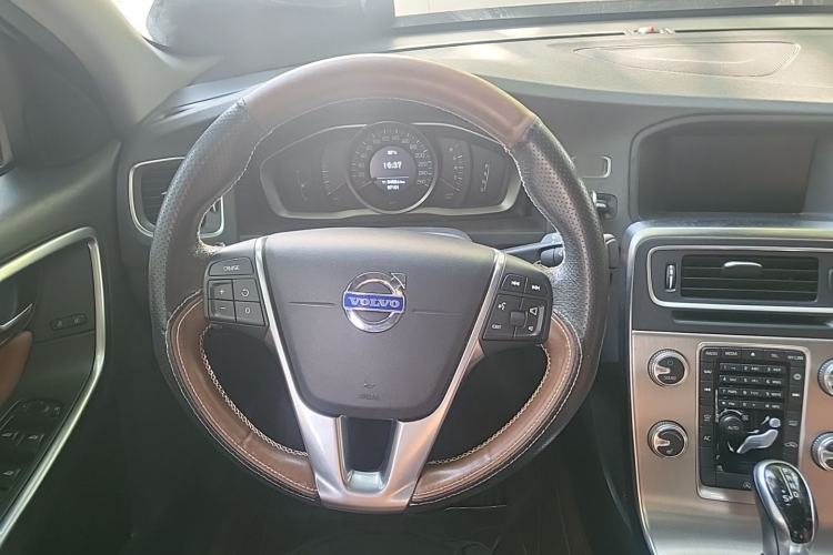 Used Volvo S60 2014 S60L 2.0T Zhiyuan Edition Steering Wheel
