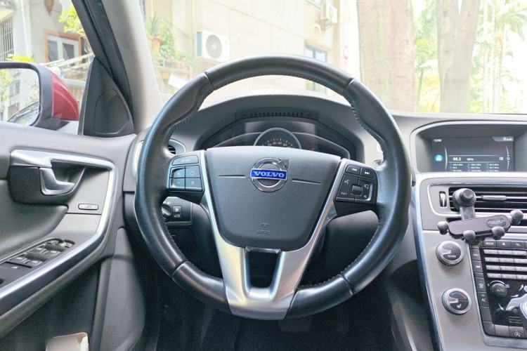 Used Volvo S60 2014 S60L 2.0T Zhiyuan Edition Steering Wheel