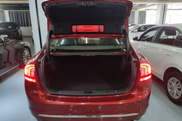 Used Volvo S60 2014 S60L 2.0T Zhiyuan Edition Trunk