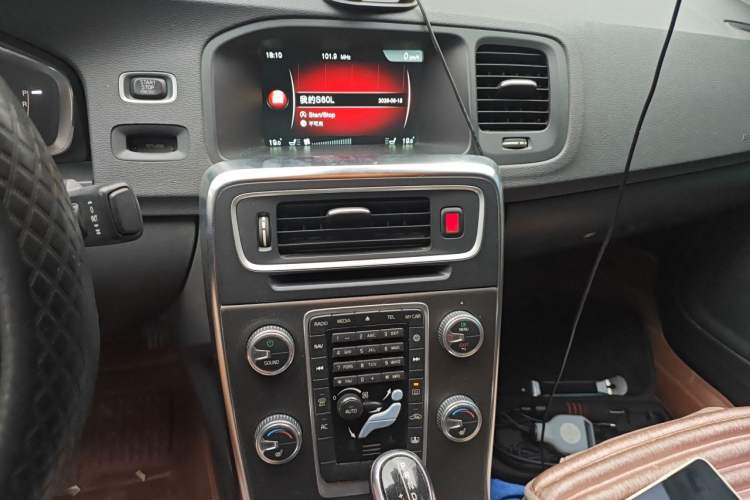 Used Volvo S60 2014 S60L T5 Intelligent Drive Edition Audio And AC Panel