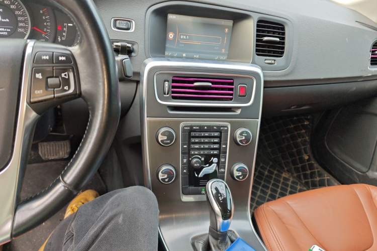 Used Volvo S60 2014 S60L 2.0T Zhiyuan Edition Audio And AC Panel