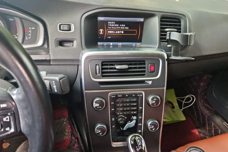 Used Volvo S60 2014 S60L T5 Intelligent Drive Edition Audio And AC Panel