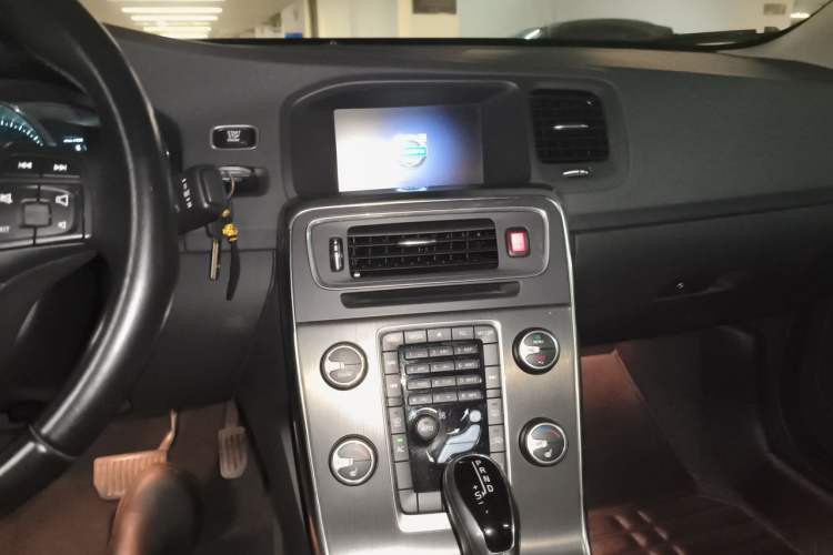 Used Volvo S60 2014 S60L T5 Intelligent Drive Edition Audio And AC Panel