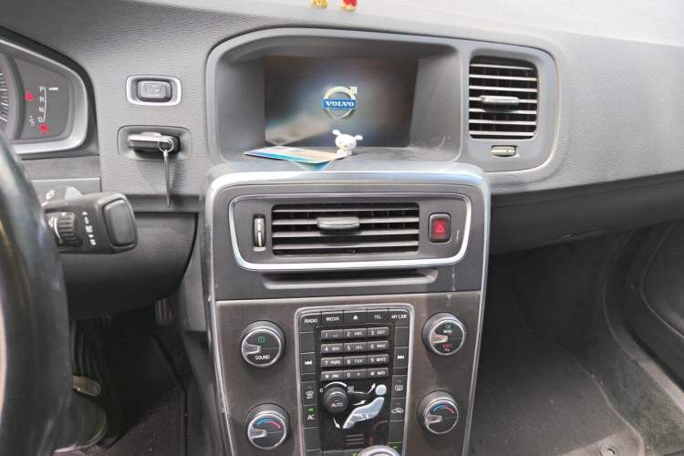 Used Volvo S60 2014 S60L 2.0T Intelligent Upgrade Edition Audio And AC Panel
