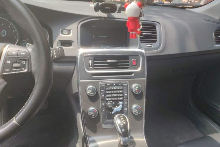 Used Volvo S60 2014 T5 Zhiya Edition Audio And AC Panel