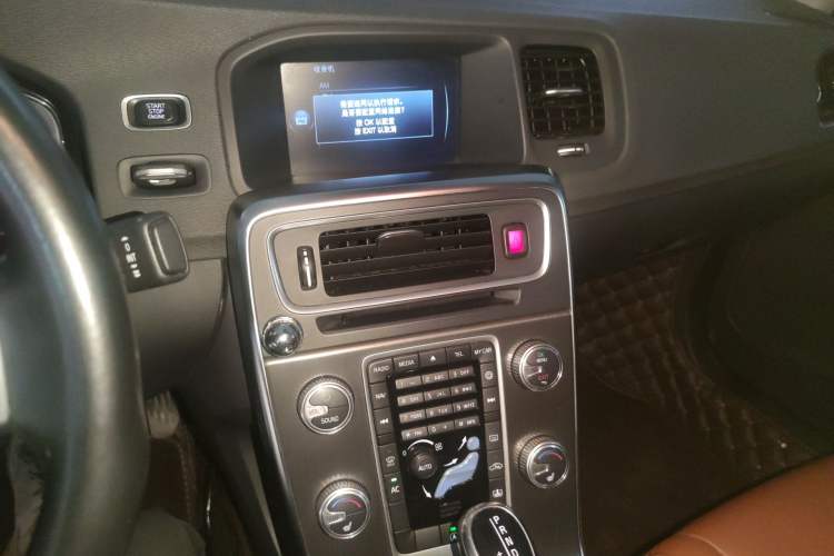 Used Volvo S60 2014 S60L T5 Intelligent Drive Edition Audio And AC Panel