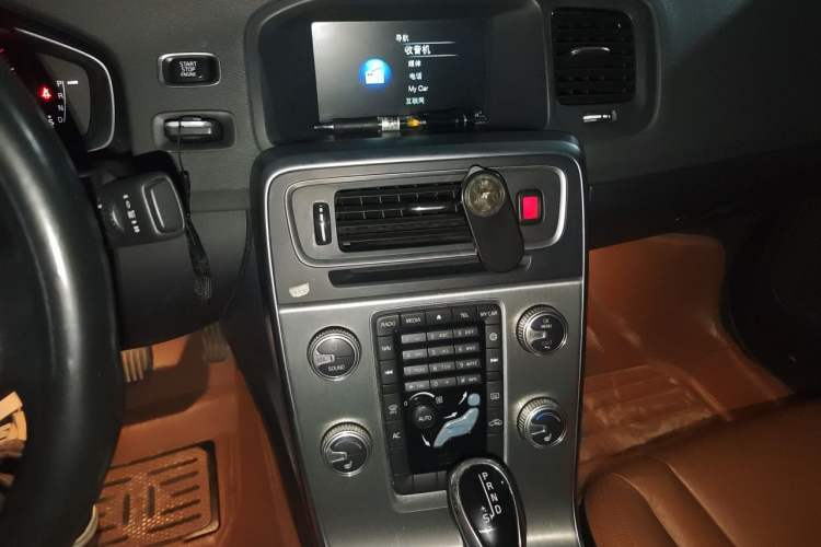Used Volvo S60 2014 S60L 2.0T Zhiyuan Edition Audio And AC Panel