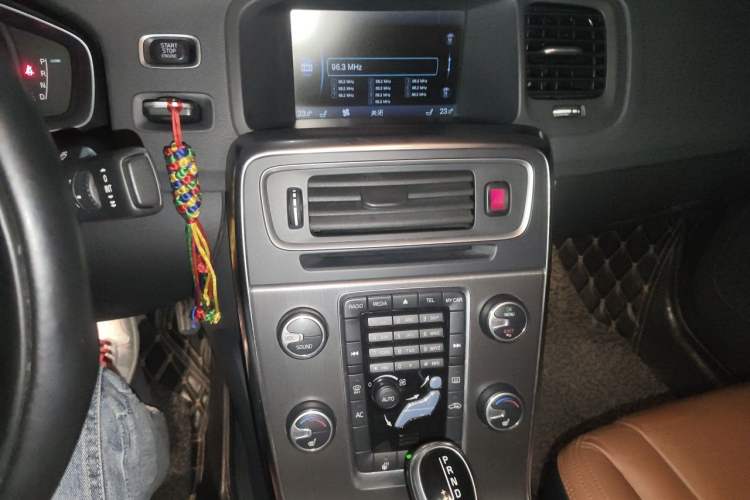 Used Volvo S60 2014 S60L 2.0T Zhiyuan Edition Audio And AC Panel