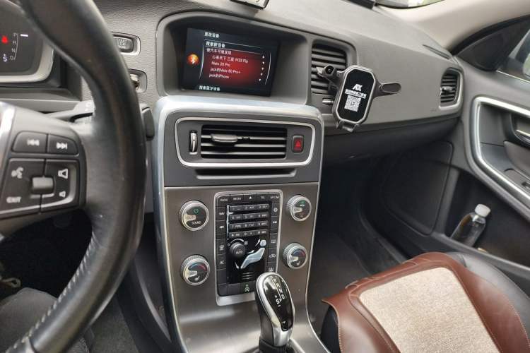 Used Volvo S60 2014 S60L T5 Intelligent Drive Edition Audio And AC Panel