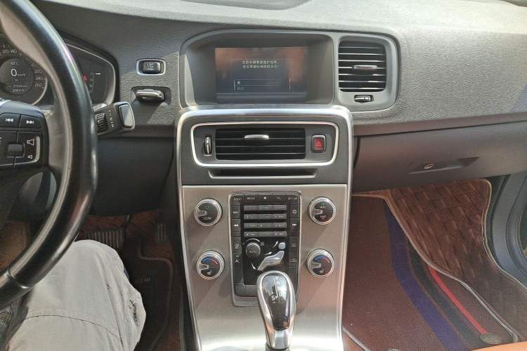 Used Volvo S60 2014 S60L 2.0T Zhiyuan Edition Audio And AC Panel