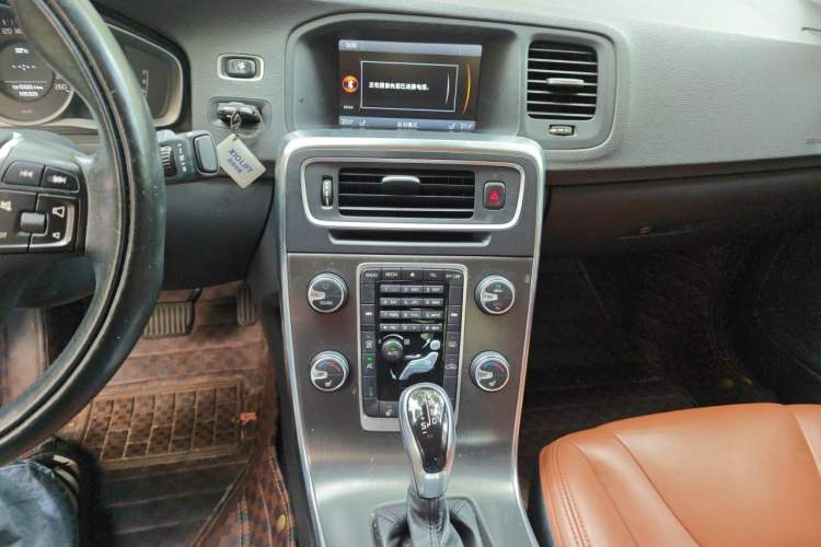 Used Volvo S60 2014 S60L 2.0T Zhiyuan Edition Audio And AC Panel