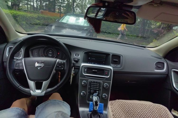 Used Volvo S60 2014 T5 Zhiyi Edition Center Console