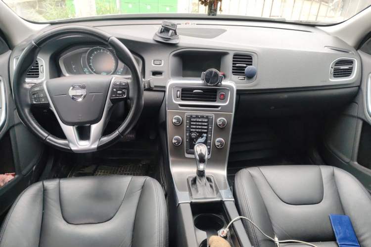 Used Volvo S60 2014 S60L T5 Intelligent Drive Edition Center Console