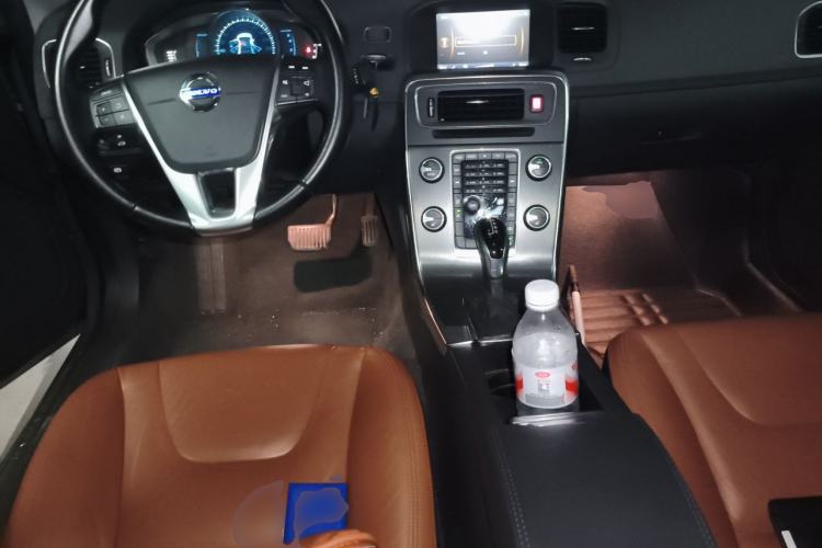 Used Volvo S60 2014 S60L T5 Intelligent Drive Edition Center Console