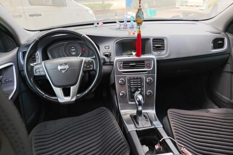 Used Volvo S60 2014 S60L 2.0T Intelligent Upgrade Edition Center Console