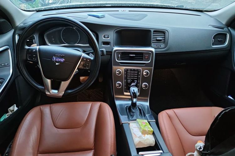 Used Volvo S60 2014 S60L T5 Smart Upgrade Edition Center Console