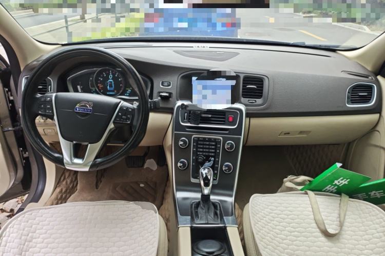 Used Volvo S60 2014 S60L T5 Smart Upgrade Edition Center Console