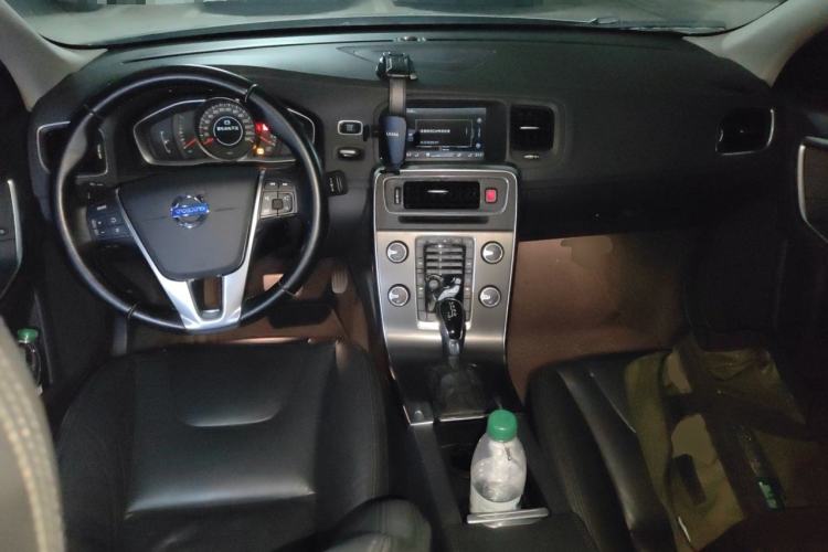 Used Volvo S60 2014 S60L 2.0T Zhiyuan Edition Center Console