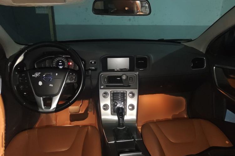 Used Volvo S60 2014 S60L 2.0T Zhiyuan Edition Center Console