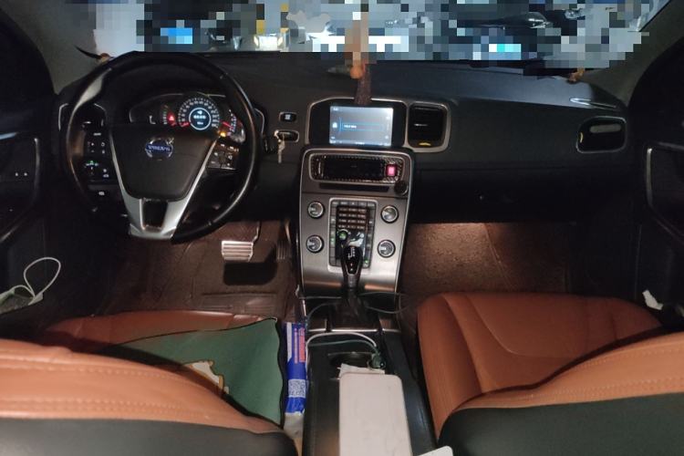 Used Volvo S60 2014 S60L 2.0T Zhiyuan Edition Center Console