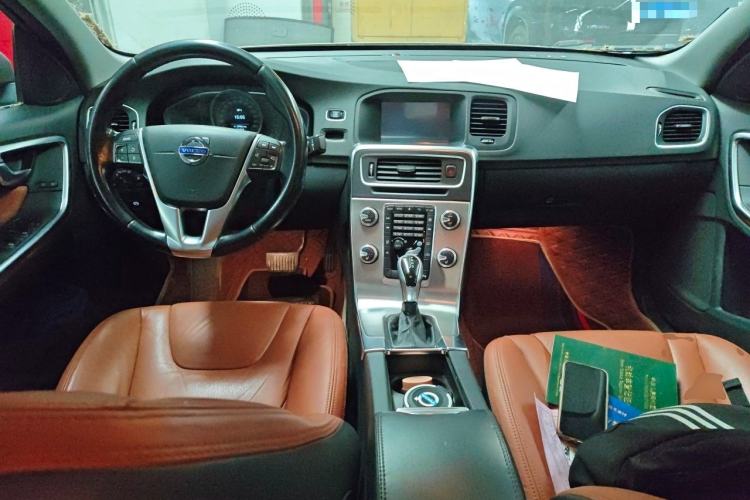 Used Volvo S60 2014 S60L 2.0T Zhiyuan Edition Center Console