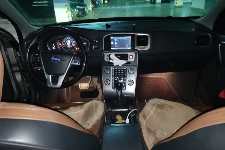 Used Volvo S60 2014 S60L 2.0T Zhiyuan Edition Center Console