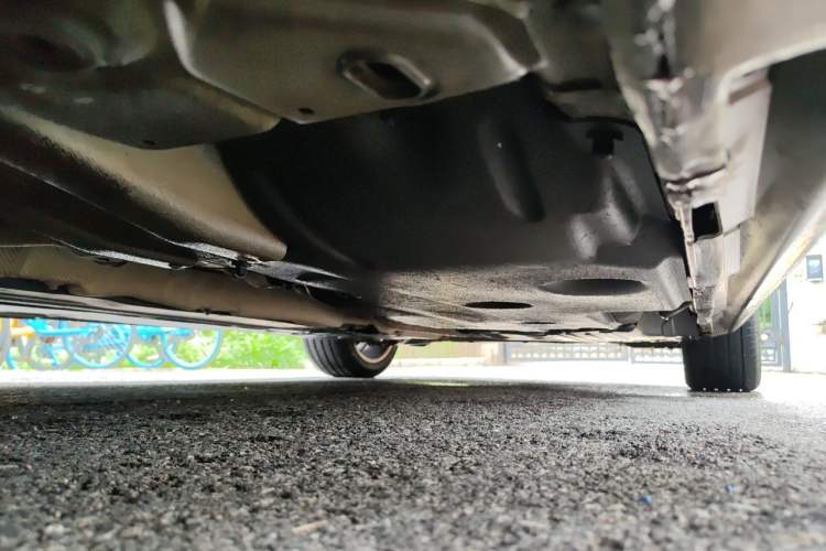 Used Volvo S60 2014 S60L 2.0T Zhiyuan Edition Chassis Front Left